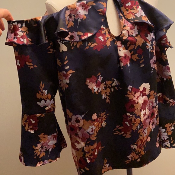 Lucky Brand Satin Blouse New size M navy floral print - Picture 3 of 7